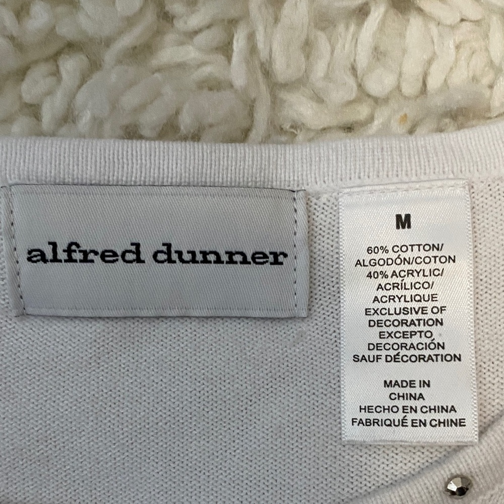 Alfred Dunner Womens size medium White sweater Blue Floral Embroidery beaded ¥ - Picture 2 of 15